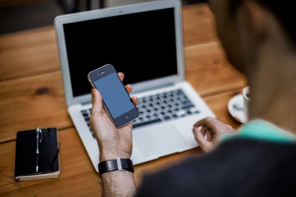 Redes sociales para startups jóvenes en Medellín: de likes a clientes